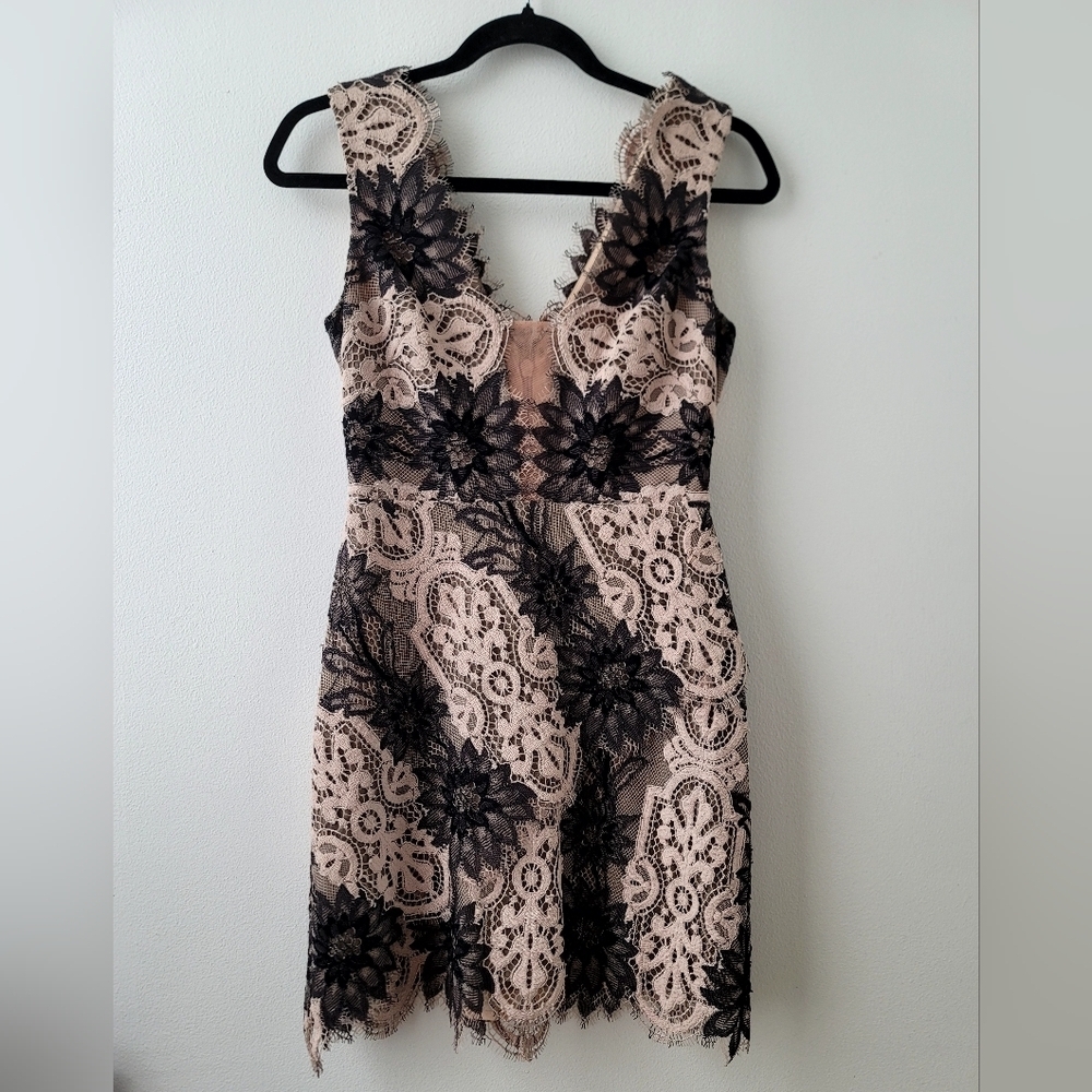 BCBG MAXAZRIA Lace tiered dress